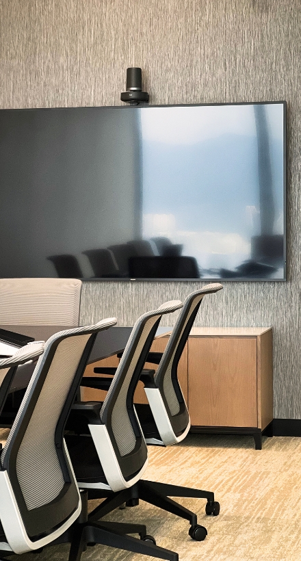 香港辦公室設計，靠窗工作區與開揚景觀，提升空間使用效率與舒適度